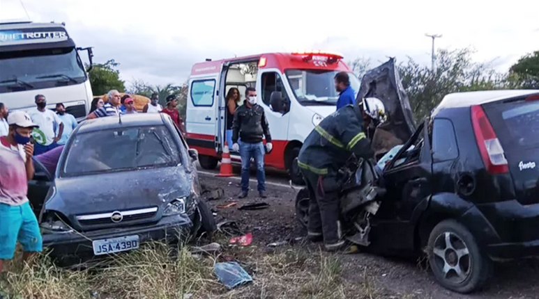 Fundador De Escola De Samba De Senhor Do Bonfim Morre Em Batida Entre Carros e Ônibus