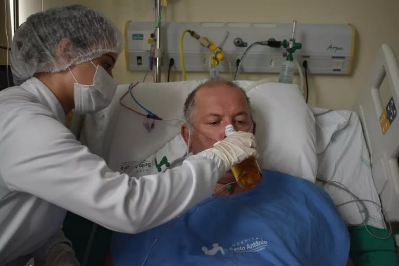 Após Alta De UTI De Hospital, Paciente Pede Para Tomar ‘Cerveja Gelada’