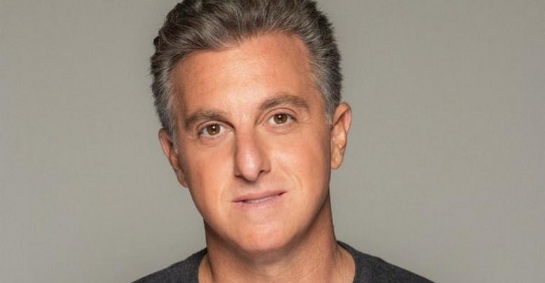 Luciano Huck Desiste De Candidatura e Renova Contrato Com a Globo Para Substituir Faustão