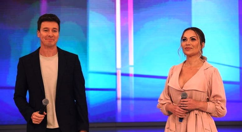 'Eu Vivi Muito Tempo Mentindo Na Internet', Afirma Solange Almeida