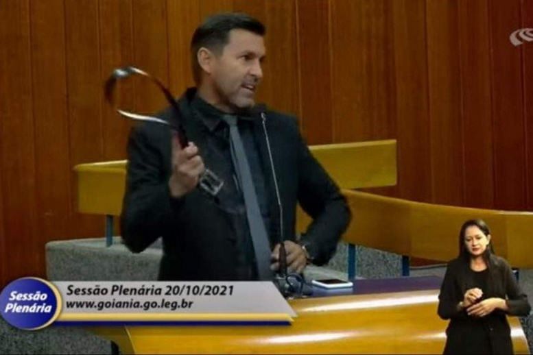 Vereador Ameaça Colega Com Surra De Cinto Durante Sessão Em Goiânia