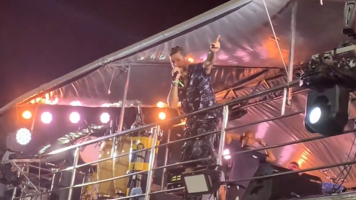 Banda Eva é Obrigada a Se Apresentar Com Trio Parado Para Não Atrapalhar Show De Dupla Sertaneja No Carnatal; Veja Vídeo