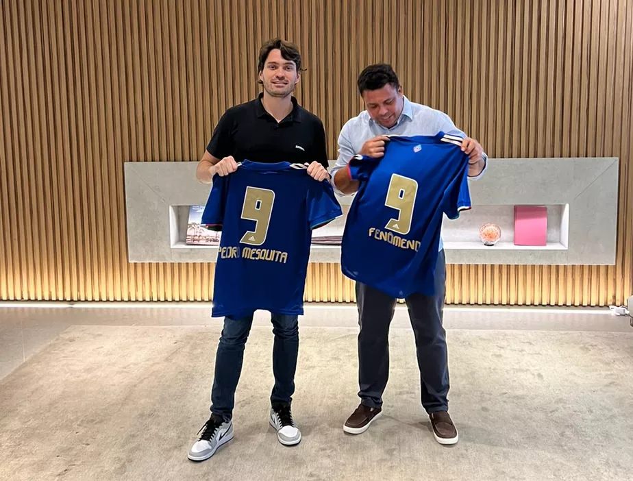 Ronaldo 'Fenômeno' fecha acordo e compra o Cruzeiro