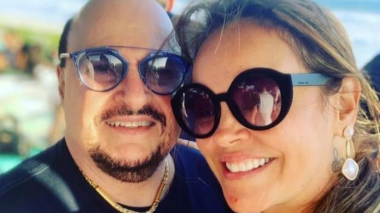 Com dificuldades financeiras, viúva de Paulinho do Roupa Nova vira ambulante no Rio de Janeiro