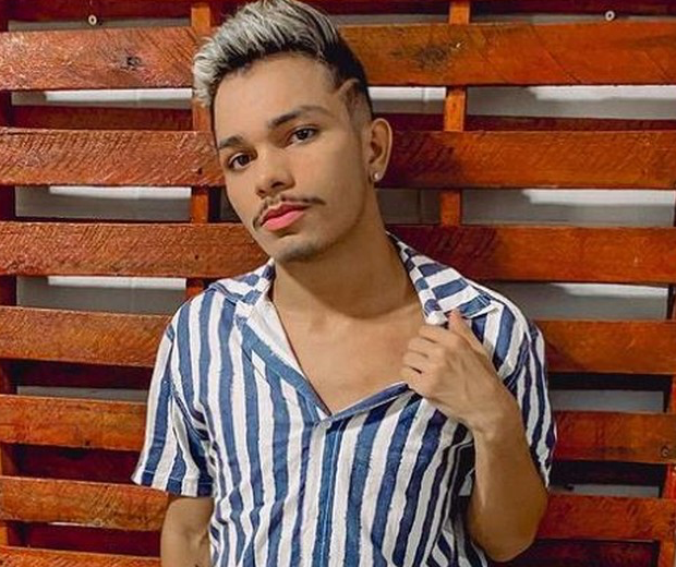 Cantor New Boy morre em acidente de carro após show