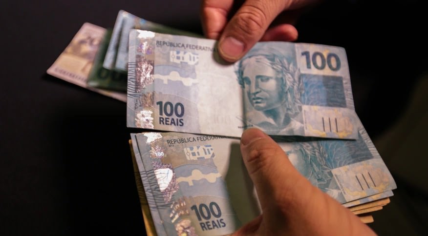 Entra em vigor o novo salário mínimo de R$ 1.212