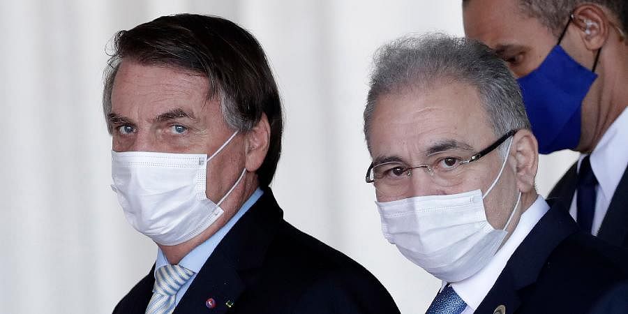 Governo Bolsonaro estuda por para trabalhar profissionais da saúde infectados pela Covid-19