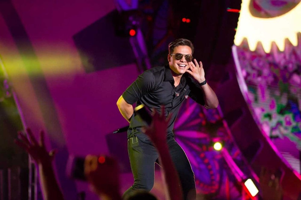 ‘Eu não vou ficar em casa mais’, diz Safadão após ter show cancelado