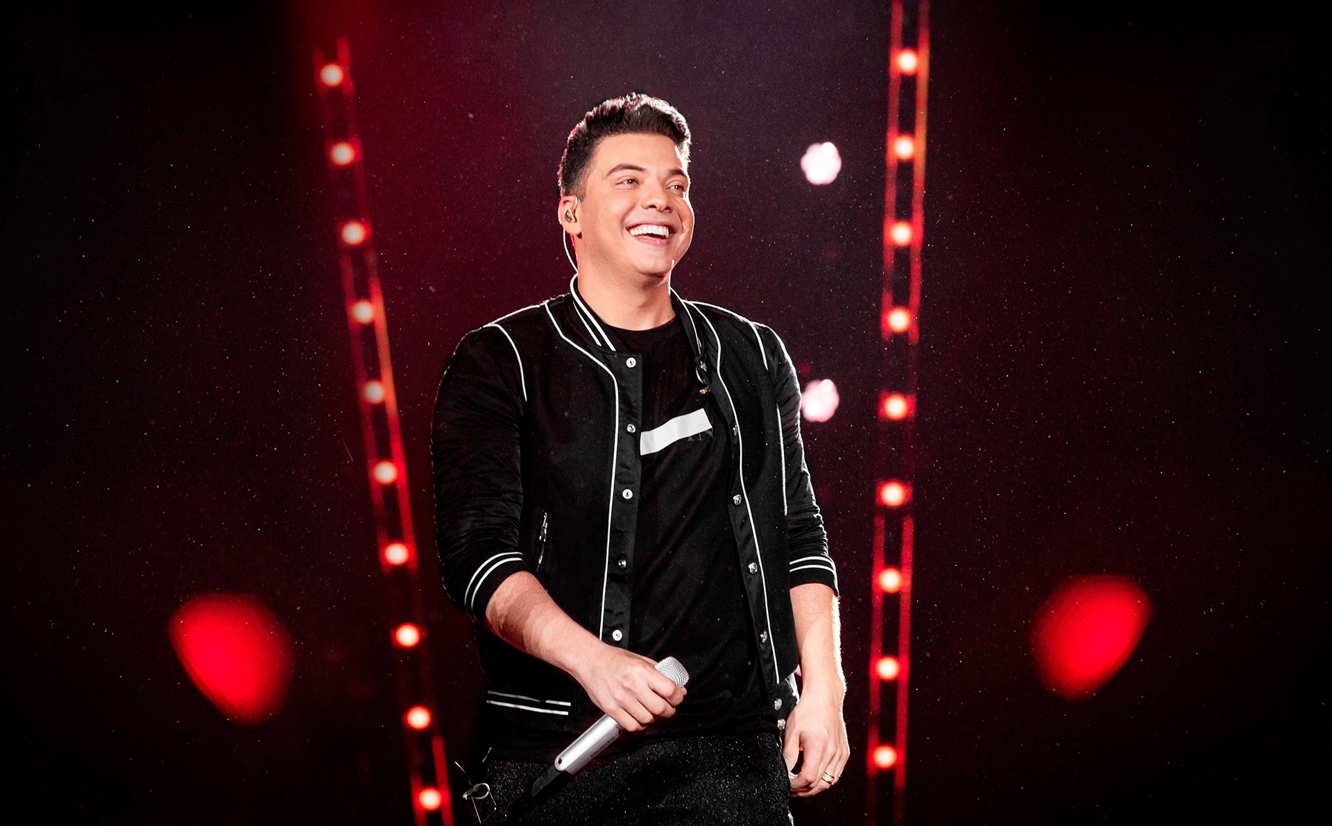 Justiça arquiva investigação que apura vacinação irregular de Safadão