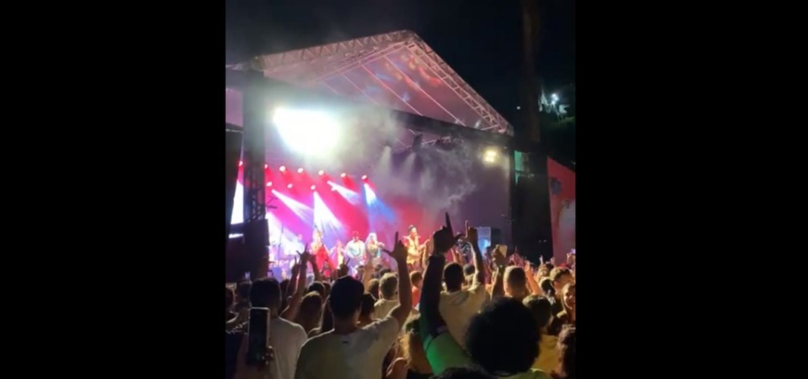 Baby do Brasil é vaiada durante show em Salvador após dizer 