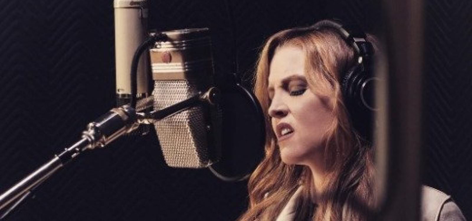 Filha única de Elvis Presley, Lisa Marie, morre aos 54 anos