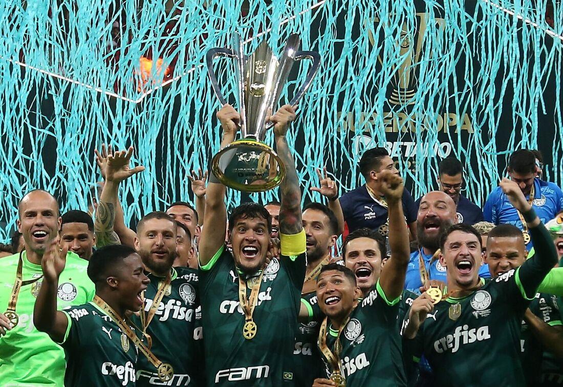 Palmeiras vence o Flamengo e é o campeão da Supercopa