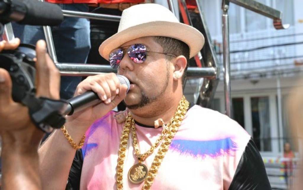 Cantor Neto LX é liberado após ser detido por não pagar pensão alimentícia; defesa diz que prisão foi arbitrária