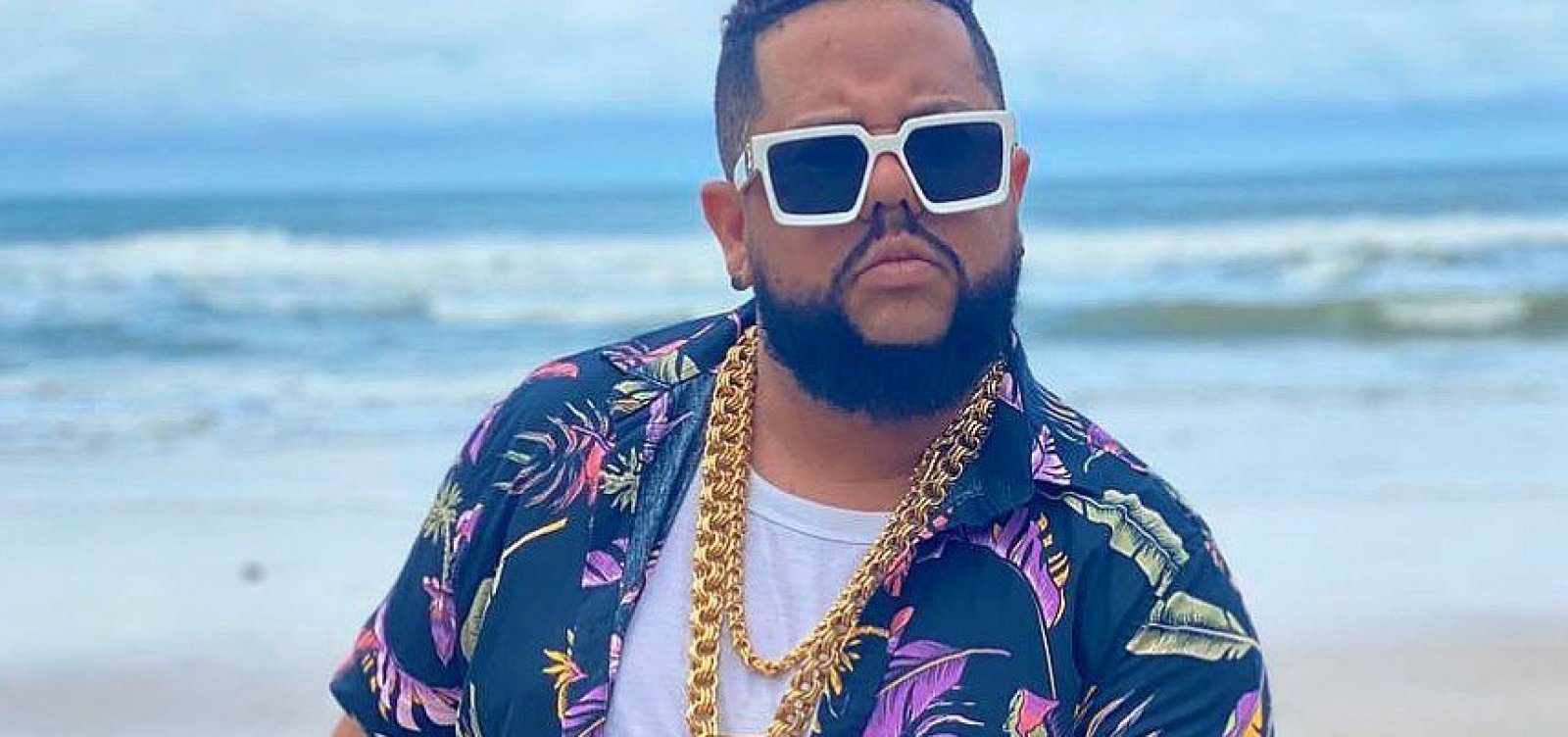 Preso por falta de pensão, Neto LX é liberado e faz música criticando ex