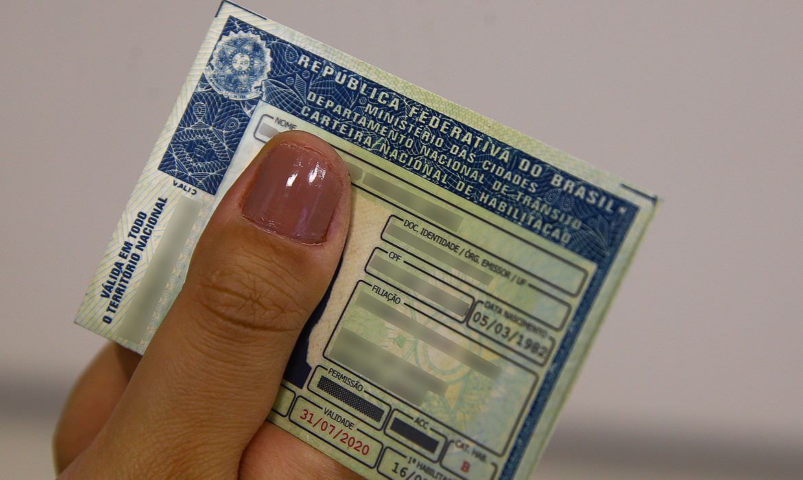STF autoriza apreensão de passaporte e CNH de inadimplentes
