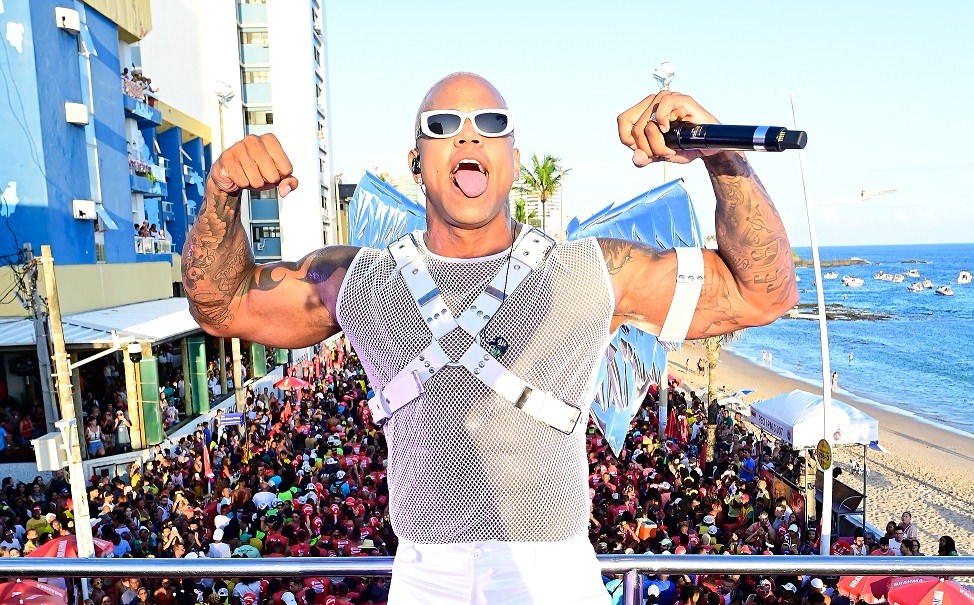 'Zona de Perigo': Léo Santana celebra sucesso que pode ser 'hit do carnaval' 2023