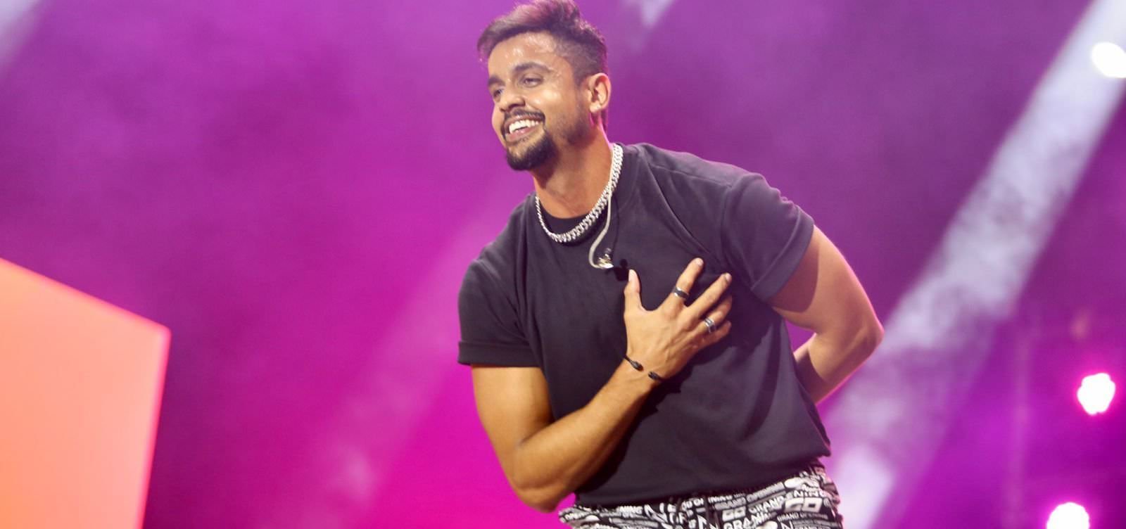 Após cantor ser internado em UTI, esposa de Lincoln tranquiliza fãs: 