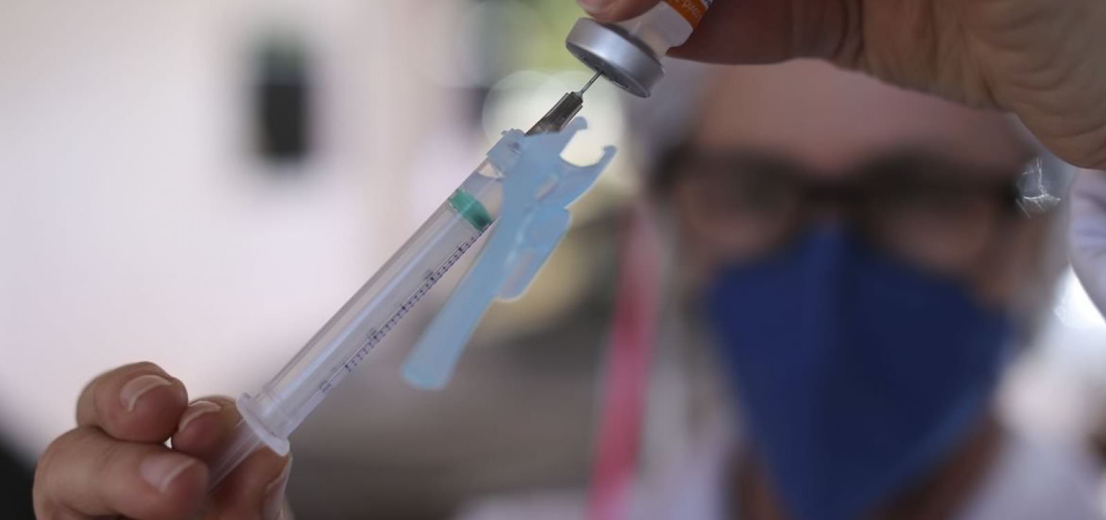 Estudo aponta necessidade de doses de reforço contra Covid-19