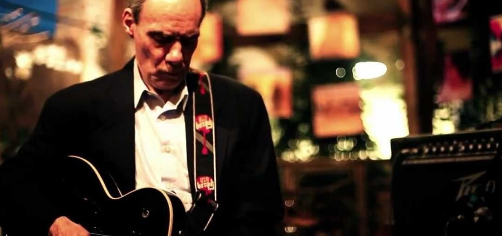 Morre Lanny Gordin, ícone da guitarra brasileira, aos 72 anos