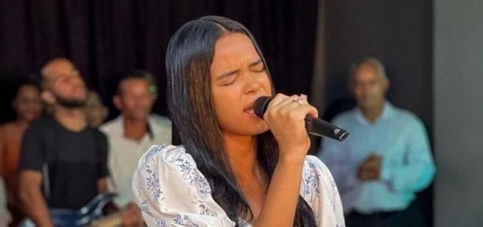 Aos 18 anos, morre a cantora gospel Aclécia Silva em acidente na Bahia