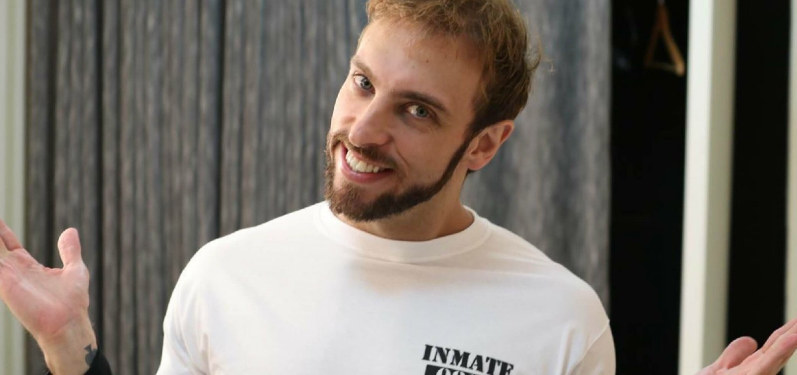 Justiça condena comediante Leo Lins a mais de 8 anos de prisão por falas preconceituosas em show